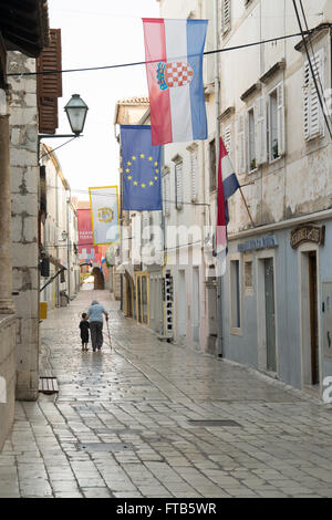 Rab, Kroatien - 5. August 2015: Altstadt von Rab, kroatischen Insel berühmt für seine vier Glockentürme und Sandstrände. Stockfoto