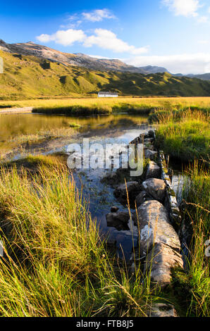 Die Berglandschaft von Glen Torridon und Torridon Hills in Wester Ross in den Highlands von Schottland. Stockfoto