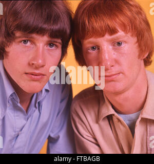 ZWEIMAL als viel UK-pop-Duo im Jahr 1966. Dave Skinner auf der linken Seite mit Andrew Rose. Foto Tony Gale Stockfoto