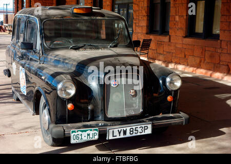 Schwarzes Taxi Austin FX4, Pueblo, Colorado, USA Stockfoto