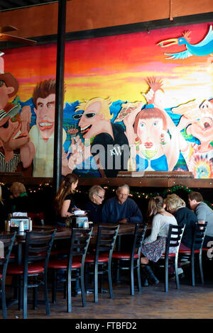 Kellnerin, die Bestellung in Restaurant, Pizza Wahnsinn, Canon City, Colorado, USA Stockfoto