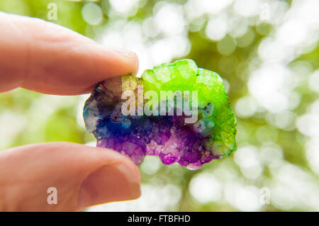 Afrikanische solar Quarz Druzy Mineral Stein vor Ort im park Stockfoto