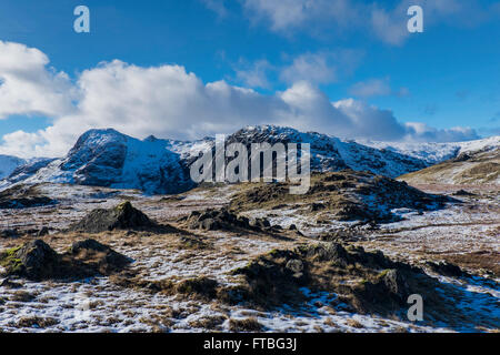 Pavey Arche und saisonabhängige im Schnee von Blea Rigg, Lake District, England Stockfoto