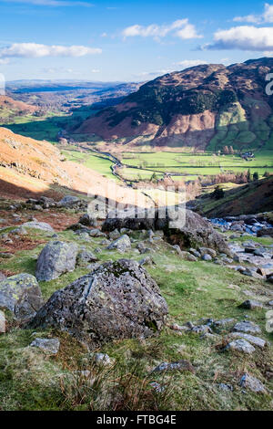 Zeigen Sie nach unten scheut Gill in der saisonabhängige, Lake District, Cumbria, England an Stockfoto