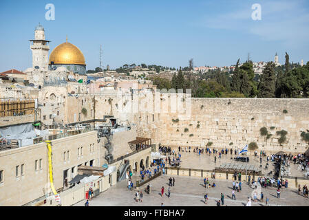 Kuppel des Rock-Heiligtums auf dem Tempelberg und Klagemauer (Kotel oder Klagemauer auch genannt), alte Stadt von Jerusalem, Israel Stockfoto