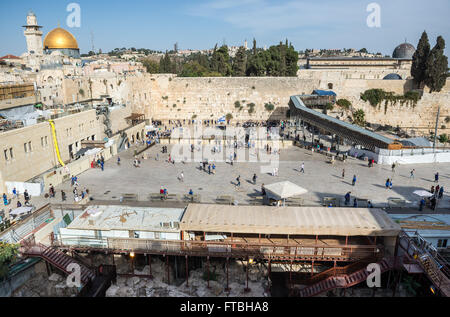 Kuppel des Rock-Heiligtums auf dem Tempelberg und Klagemauer (Kotel oder Klagemauer auch genannt), alte Stadt von Jerusalem, Israel Stockfoto