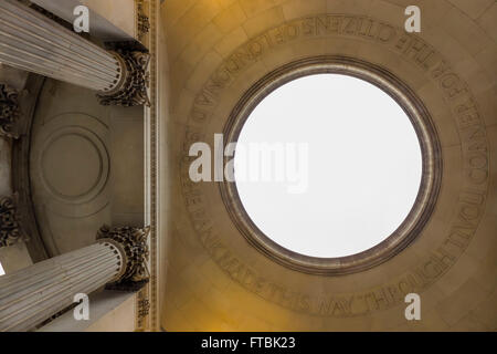 Schriften über die Bank of England-Decke aus Stein. Stockfoto