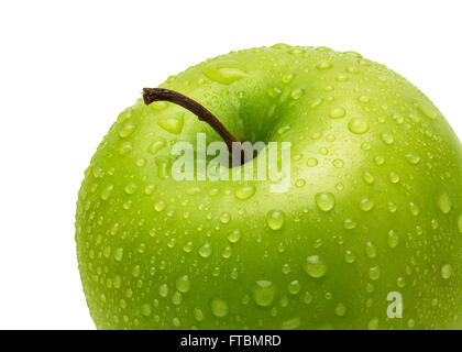 Perfekte frische Grün Apple isoliert auf weißem Hintergrund mit Wasser fallen in voller Schärfentiefe mit Beschneidungspfad. Stockfoto