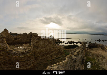 Sonnenuntergang am Strand bei Nora archäologische Stätte, in der Nähe der Stadt Pula, Sardinien Stockfoto