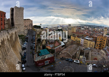 Luftbild von Cagliari Stadtbild und Hafen, Sardinien Stockfoto