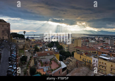 Luftbild von Cagliari Stadtbild und Hafen, Sardinien Stockfoto