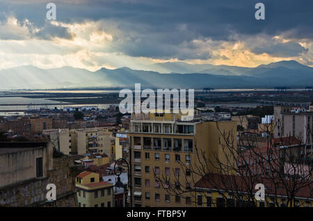 Luftbild von Cagliari Stadtbild und Hafen, Sardinien Stockfoto