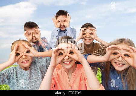 glückliche Kinder Grimassen und Spaß Stockfoto