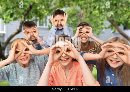 glückliche Kinder Grimassen und Spaß Stockfoto