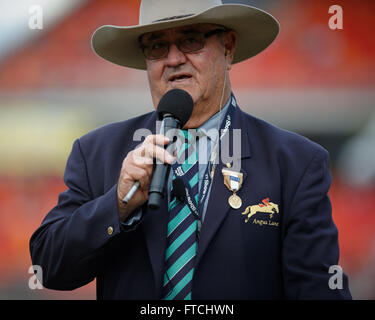 Sydney, Australien. 27. März 2016. Veteran Royal Show Ringsprecher hat Angus Lane die Aktion von Shows, groß oder klein, rund um Australien seit mehr als dreißig Jahren angekündigt. Angus Lane angekündigt Junior Show Jumping Contest auf der Royal Easter Show 2016. Bildnachweis: Hugh Peterswald/Pacific Press/Alamy Live-Nachrichten Stockfoto