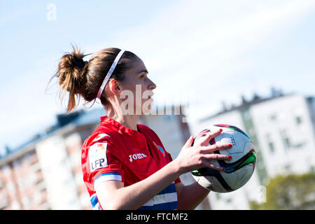 Oviedo, Spanien. 27. März 2016. Julia Rebollo (RCD Espanyol) während des Fußballspiels der spanischen Frauen-Fußball-Liga zwischen Oviedo Moderno CF und RCD Espanyol im Diaz Vega-Stadion am 27. März 2016 in Oviedo, Spanien. Bildnachweis: David Gato/Alamy Live-Nachrichten Stockfoto