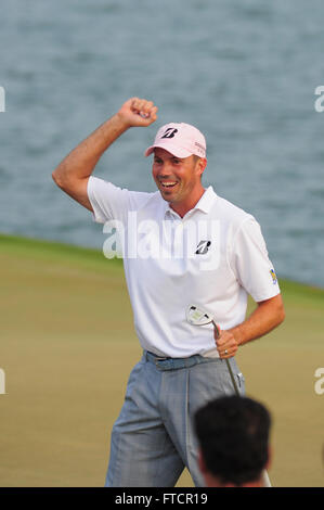 13. Mai 2012 - Ponte Vedra, Florida, USA - feiert Matt Kuchar die Players Championship am TPC Sawgrass im 13. Mai 2012 in Ponte Vedra, Florida zu gewinnen... Â © 2012 Scott A. Miller. (Kredit-Bild: © Scott A. Miller über ZUMA Draht) Stockfoto