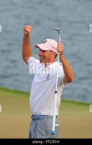 13. Mai 2012 - Ponte Vedra, Florida, USA - feiert Matt Kuchar die Players Championship am TPC Sawgrass im 13. Mai 2012 in Ponte Vedra, Florida zu gewinnen... Â © 2012 Scott A. Miller. (Kredit-Bild: © Scott A. Miller über ZUMA Draht) Stockfoto