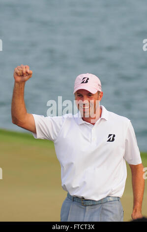 Ponte Vedra, Florida, USA. 13. Mai 2012. Matt Kuchar feiert die Players Championship am TPC Sawgrass im 13. Mai 2012 in Ponte Vedra, Florida © 2012 Scott A. Miller zu gewinnen. © Scott A. Miller/ZUMA Draht/Alamy Live-Nachrichten Stockfoto