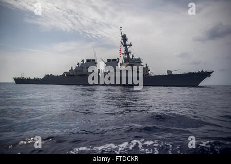 130919-N-XZ912-009 Mittelmeer (19. September 2013) die Arleigh-Burke-Klasse geführte Flugkörper Zerstörer USS Ramage (DDG-61), Gridley in Norfolk, Virginia, ist derzeit auf eine geplante Bereitstellung unterstützen maritimer Sicherheitsoperationen und Sicherheitsbemühungen Zusammenarbeit Theater in den USA 6. Flotte Einsatzgebiet. (Foto: U.S. Navy Mass Communication Specialist 1. Klasse Christopher B. Stoltz/Approved Version) Stockfoto