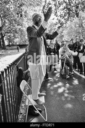 Ein muslimischer Mann Predigt bei Speakers Corner in London Stockfoto