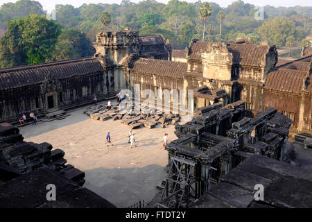 Blick von der oberen Ebene der Tempelanlage Angkor Wat, Kambodscha Stockfoto