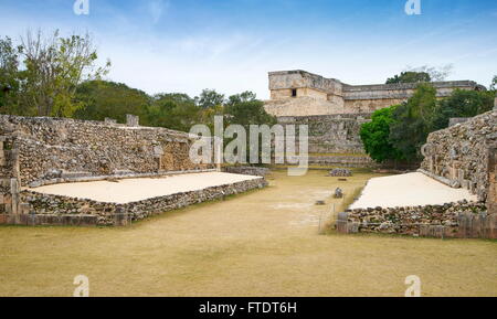 Ball Court, Uxmal Ausgrabungsstätte Uxmal, Yucatan, Mexiko Stockfoto