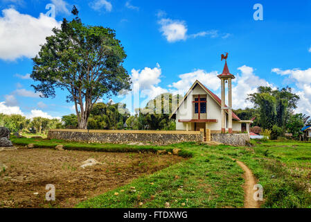 Kirche in grüne Reisfelder im Lempo Village. Tana Toraja. Süd-Sulawesi, Indonesien Stockfoto