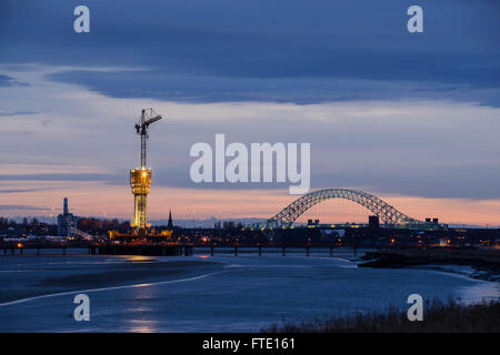 Mersey Gateway-Projekt. Bau einer neuen Brücke über den Fluss Mersey stromaufwärts von der Silver Jubilee Runcorn Widnes Brücke Stockfoto