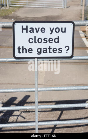 Zeichen eines Bahnübergangs von einem Bahnübergang in Widnes, Cheshire. Stockfoto