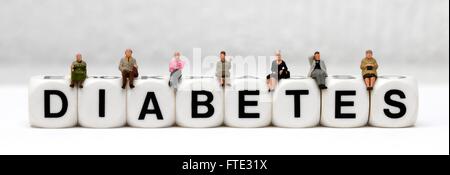 Diabetes Konzept, Minifigürchen saß oben auf der das Wort Diabetes Stockfoto