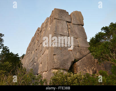 zyklopischen Mauer auf Monte Circeo, in Italien Stockfoto