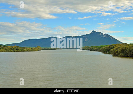 Panorama von Circeo Mount und Paula See Stockfoto