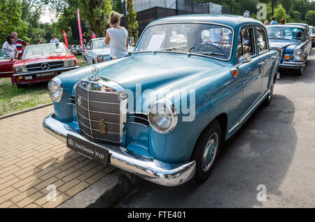 Mercedes-Benz W120 180c während Mercedes Oldtimer show in Mercedes Station Bar in Warschau, Polen Stockfoto