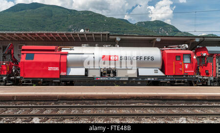 Kesselwagen der Brandbekämpfung und Rettung Zug LRZ, basierend auf einem Windhoff MPV. Von den Schweizerischen Bundesbahnen SBB betrieben. Stockfoto