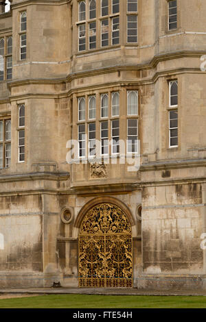 Reich verzierte Gold lackiert Gates in Burghley House, (16. Jh.) Landhaus, Stamford, Lincolnshire / Cambridgeshire, England, UK. Stockfoto