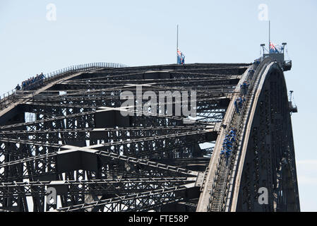 Einer der touristischen Attraktionen ist die Bridge Climb auf Harbour Bridge in Sydney, New South Wales, Australien. Stockfoto