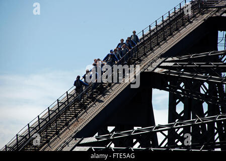 Einer der touristischen Attraktionen ist die Bridge Climb auf Harbour Bridge in Sydney, New South Wales, Australien. Stockfoto