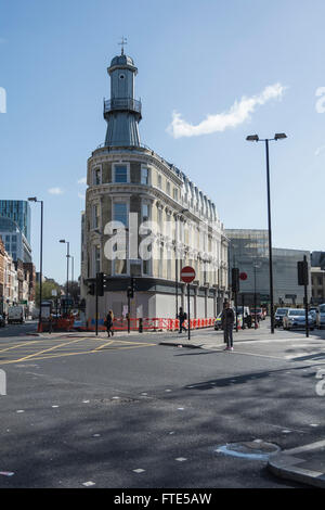 Das Leuchtturm-Gebäude, jetzt restauriert, auf Grays Inn Road neben dem Kings Cross Bahnhof in central London, UK Stockfoto