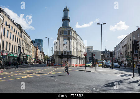 Das Leuchtturm-Gebäude, jetzt restauriert, auf Grays Inn Road neben dem Kings Cross Bahnhof in central London, UK Stockfoto