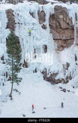 Eiskletterer Kletterrouten genannt, wir sind die Nummer eins und Up Yours bewertete WI5 in Colorado Stockfoto