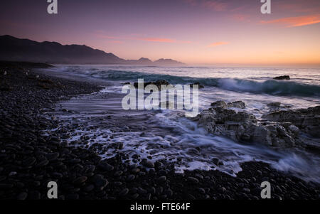 Sonnenaufgang über der Küste in Kaikoura Stockfoto