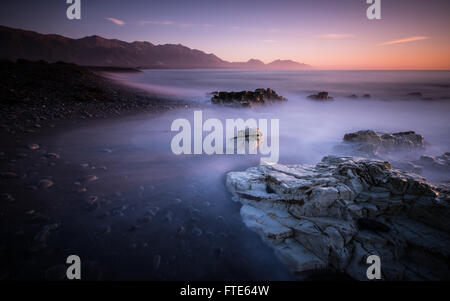 Sonnenaufgang über der Küste in Kaikoura Stockfoto