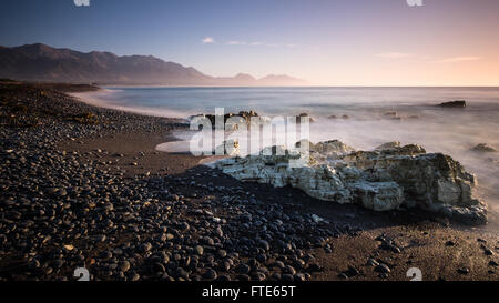 Sonnenaufgang über der Küste in Kaikoura Stockfoto