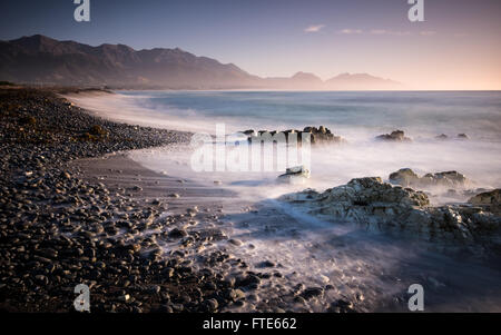 Sonnenaufgang über der Küste in Kaikoura Stockfoto