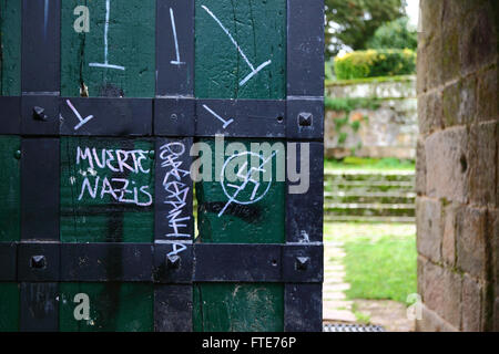 Tod, Nazis Graffiti am Eingang zum Castillo del Castro Fort, Vigo, Galizien, Spanien Stockfoto