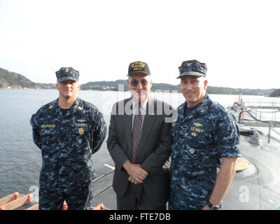 HAAKONSVERN, Norwegen (11. September 2013) US-Botschafter in Norwegen, die ehrenvolle Barry White, besucht das Atom-schnell-Angriff u-Boot USS Seawolf (SSN-21). Stockfoto