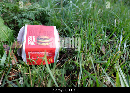 McDonalds big-Mac-Box auf dem Boden deponiert Stockfoto