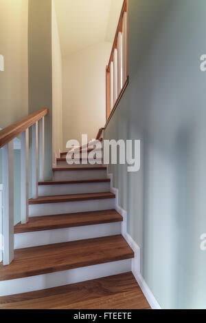 Holztreppe im Haus closeup Stockfoto