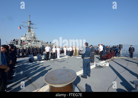 Dieses Bild zeigt eine typische Szene, die ein gewöhnliches Ereignis oder eine gängige Praxis darstellt. Das Foto stellt den Alltag oder die Aktivität in einem bestimmten Kontext oder einer bestimmten Umgebung dar. Stockfoto